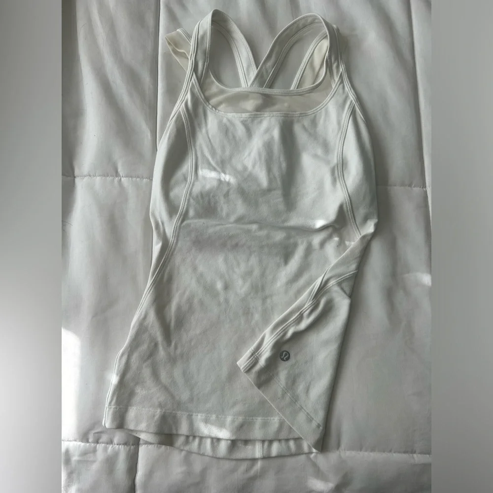 Women’s Lululemon Workout Top Sz.2 - Picture 2 of 4